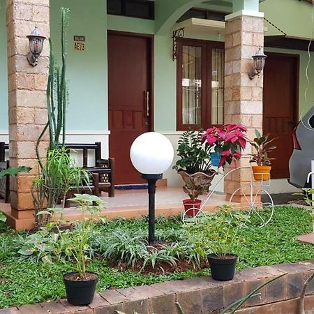 Rumah Satoe Депок Экстерьер фото