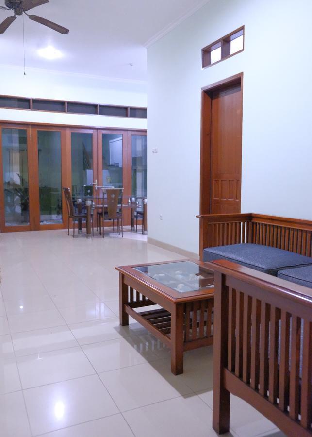 Rumah Satoe Депок Экстерьер фото