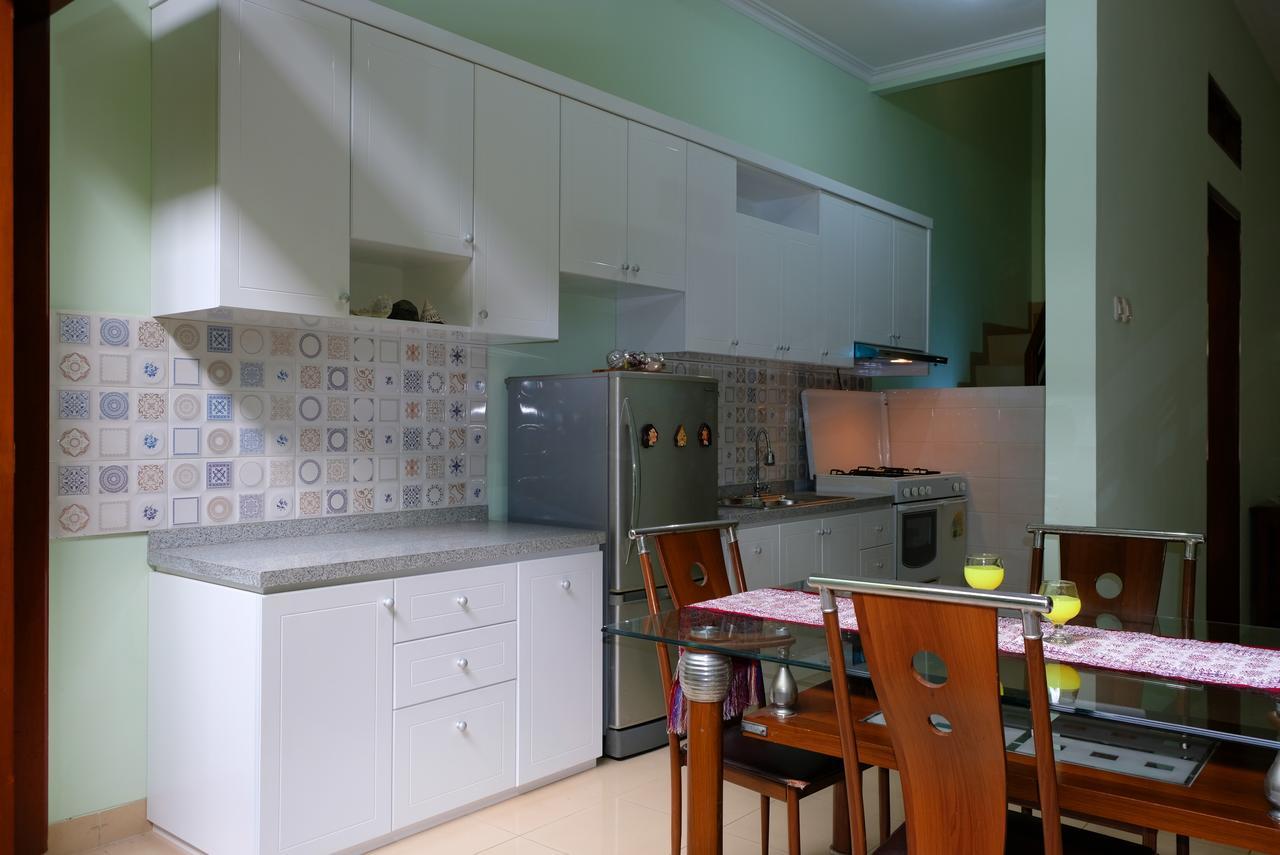 Rumah Satoe Депок Экстерьер фото